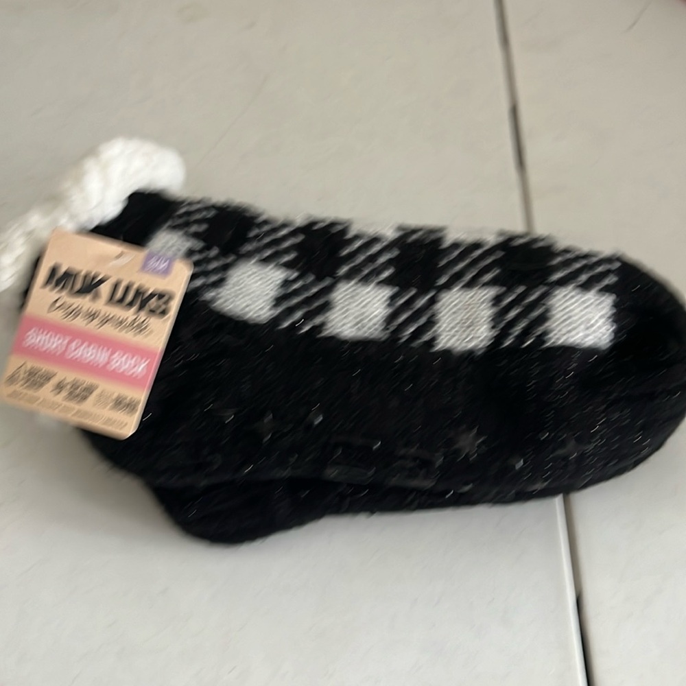 Muk Luka short cabin socks nwt